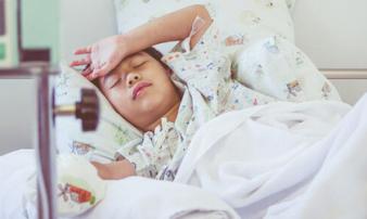 Cậu bé 12 tuổi mắc bệnh ung thư ruột giai đoạn cuối: Cha mẹ đừng vì cưng chiều mà xuôi theo sở thích ăn uống của con Cậu bé 12 tuổi mắc bệnh ung thư ruột giai đoạn cuối: Cha mẹ đừng vì cưng chiều mà xuôi theo sở thích ăn uống của con