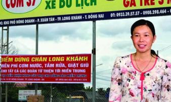 Vợ chồng chủ quán mời cơm tất cả các đoàn từ thiện miền Trung Vợ chồng chủ quán mời cơm tất cả các đoàn từ thiện miền Trung