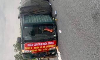 Xe chở hàng cứu trợ bị lật, tài xế bị thương nặng Xe chở hàng cứu trợ bị lật, tài xế bị thương nặng