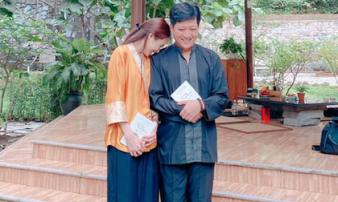Trường Giang và Nhã Phương gây sốt với khoảnh khắc tựa đầu vào nhau sau chuyến từ thiện miền Trung Trường Giang và Nhã Phương gây sốt với khoảnh khắc tựa đầu vào nhau sau chuyến từ thiện miền Trung