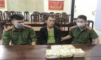 Bác sĩ người Lào mang 5 kg ma túy vào Việt Nam Bác sĩ người Lào mang 5 kg ma túy vào Việt Nam
