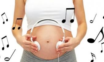 Mẹ bầu cho thai nhi nghe nhạc cực tốt, nhưng mắc 4 sai lầm này chỉ hại thêm Mẹ bầu cho thai nhi nghe nhạc cực tốt, nhưng mắc 4 sai lầm này chỉ hại thêm