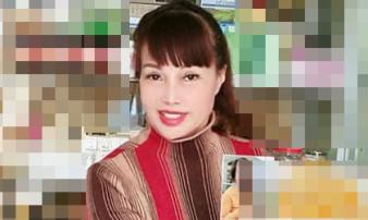 Cô dâu 63 tuổi Thu Sao lại 'lộ' hình ảnh mới nhất, càng thẩm mỹ khuôn mặt càng biến dạng thế này Cô dâu 63 tuổi Thu Sao lại 'lộ' hình ảnh mới nhất, càng thẩm mỹ khuôn mặt càng biến dạng thế này