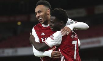'Hung thần' Aubameyang bùng nổ, Arsenal thắng giòn giã Newcastle 'Hung thần' Aubameyang bùng nổ, Arsenal thắng giòn giã Newcastle