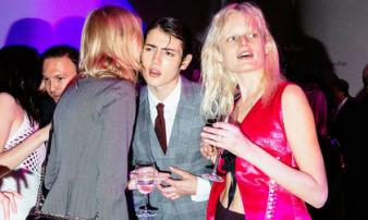 New York Times: 'Rich kid' nổi tiếng một thời Harry Brant chết ở tuổi 24 vì sốc thuốc New York Times: 'Rich kid' nổi tiếng một thời Harry Brant chết ở tuổi 24 vì sốc thuốc