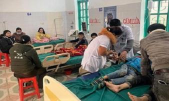 7 học sinh nhập viện sau bữa sáng trước cổng trường 7 học sinh nhập viện sau bữa sáng trước cổng trường