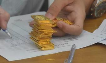 Giá vàng hôm nay 18-2: Tiếp tục giảm sâu, các quỹ đầu tư bán 39,5 tấn vàng Giá vàng hôm nay 18-2: Tiếp tục giảm sâu, các quỹ đầu tư bán 39,5 tấn vàng