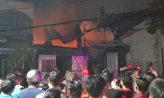 TP.HCM: Nhà thu mua phế liệu cháy dữ dội, người dân nỗ lực cứu tài sản nhưng phải tháo chạy thoát thân TP.HCM: Nhà thu mua phế liệu cháy dữ dội, người dân nỗ lực cứu tài sản nhưng phải tháo chạy thoát thân