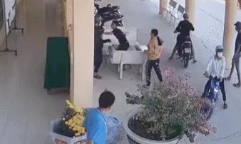 Vụ xông vào trường bắt học sinh ở Đồng Tháp: Mâu thuẫn giữa 2 nhóm thanh niên nên kéo hội đi trả thù? Vụ xông vào trường bắt học sinh ở Đồng Tháp: Mâu thuẫn giữa 2 nhóm thanh niên nên kéo hội đi trả thù?