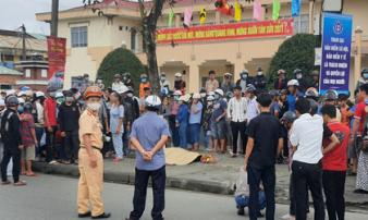 Thiếu niên văng khỏi xe máy, đâm gốc cây trên vỉa hè tử vong Thiếu niên văng khỏi xe máy, đâm gốc cây trên vỉa hè tử vong
