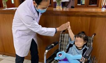 Bé gái 3 tuổi rơi từ tầng 12 chung cư được ra viện sau 5 ngày: 'Đây thực sự là niềm hạnh phúc quá lớn lao của gia đình' Bé gái 3 tuổi rơi từ tầng 12 chung cư được ra viện sau 5 ngày: 'Đây thực sự là niềm hạnh phúc quá lớn lao của gia đình'