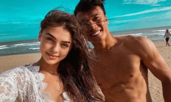 Gặp bạn gái Tây của thủ môn Bùi Tiến Dũng: 'Người yêu tôi vừa đẹp trai lại vừa thông minh' Gặp bạn gái Tây của thủ môn Bùi Tiến Dũng: 'Người yêu tôi vừa đẹp trai lại vừa thông minh'