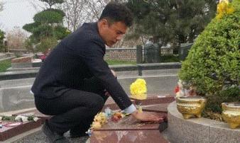 Con gái 8 tuổi mắc ung thư qua đời, bố xin làm việc ở nghĩa trang để 'bên cạnh con dù ở đâu' Con gái 8 tuổi mắc ung thư qua đời, bố xin làm việc ở nghĩa trang để 'bên cạnh con dù ở đâu'