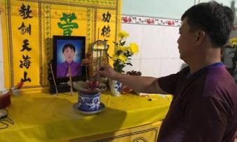 Chồng nạn nhân bị 'giết nhầm' trong vụ bắt GĐ Bệnh viện Đa khoa Cai Lậy: Vợ xin quá giang về chung rồi bị đâm Chồng nạn nhân bị 'giết nhầm' trong vụ bắt GĐ Bệnh viện Đa khoa Cai Lậy: Vợ xin quá giang về chung rồi bị đâm