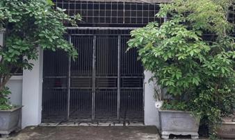 Vụ người phụ nữ bị kẻ lạ tạt cả ca nước nghi là axit vào mặt: Bỏng nhiều nơi trên cơ thể, mắt hỏng 8 phần Vụ người phụ nữ bị kẻ lạ tạt cả ca nước nghi là axit vào mặt: Bỏng nhiều nơi trên cơ thể, mắt hỏng 8 phần
