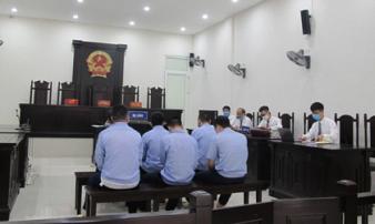 4 thanh tra giao thông nhận tiền từ nhóm bảo kê “xe vua” ở Hà Nội như thế nào? 4 thanh tra giao thông nhận tiền từ nhóm bảo kê “xe vua” ở Hà Nội như thế nào?