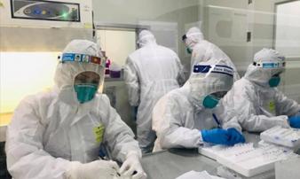 Hà Nội thêm 10 ca dương tính SARS-CoV-2, trong đó 1 người phát hiện qua sàng lọc ho sốt ngoài cộng đồng Hà Nội thêm 10 ca dương tính SARS-CoV-2, trong đó 1 người phát hiện qua sàng lọc ho sốt ngoài cộng đồng