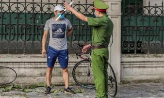Hà Nội xử phạt 4,6 tỷ đồng sau 5 ngày giãn cách toàn xã hội Hà Nội xử phạt 4,6 tỷ đồng sau 5 ngày giãn cách toàn xã hội