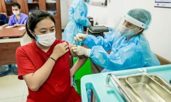 Hà Nội lập kỷ lục mới với hơn 360.000 mũi tiêm vaccine Covid-19 trong một ngày Hà Nội lập kỷ lục mới với hơn 360.000 mũi tiêm vaccine Covid-19 trong một ngày