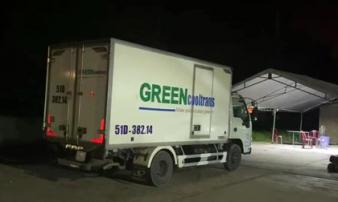 Bất ngờ phát hiện 15 người trong thùng xe đông lạnh ở Bình Thuận Bất ngờ phát hiện 15 người trong thùng xe đông lạnh ở Bình Thuận