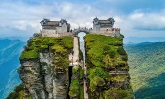 Ngôi chùa nằm trên đỉnh núi tách đôi được ví như 'tiên cảnh nhân gian' nhưng vẫn tồn tại bí ẩn khiến hậu nhân đau đầu Ngôi chùa nằm trên đỉnh núi tách đôi được ví như 'tiên cảnh nhân gian' nhưng vẫn tồn tại bí ẩn khiến hậu nhân đau đầu