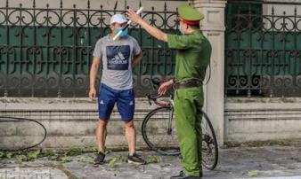 Đang bị cách ly tại nhà, người đàn ông vẫn đi chợ, đi viện làm lây SARS-CoV-2 cho 8 người Đang bị cách ly tại nhà, người đàn ông vẫn đi chợ, đi viện làm lây SARS-CoV-2 cho 8 người