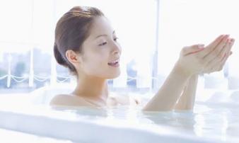 4 lợi ích khi bạn thường xuyên tắm nước nóng, điều thứ 2 cực tốt cho phụ nữ 4 lợi ích khi bạn thường xuyên tắm nước nóng, điều thứ 2 cực tốt cho phụ nữ