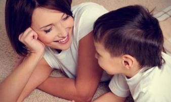 Mẹo tâm lý bố mẹ cần biết để dạy con biết cách lắng nghe Mẹo tâm lý bố mẹ cần biết để dạy con biết cách lắng nghe