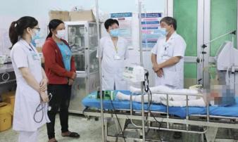 Bé gái 7 tuổi bỏng nặng không qua khỏi, vụ cháy nhà ở Tuyên Quang đã có 4 bố con tử vong Bé gái 7 tuổi bỏng nặng không qua khỏi, vụ cháy nhà ở Tuyên Quang đã có 4 bố con tử vong