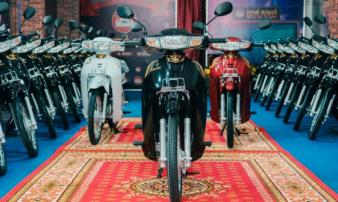 Cận cảnh Honda Dream 2022 cập bến đại lý, giá không ngờ Cận cảnh Honda Dream 2022 cập bến đại lý, giá không ngờ