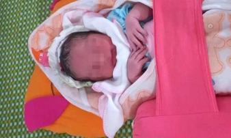 Nghệ An: Hàng chục gia đình hiếm muộn xin nhận nuôi bé trai bị bỏ rơi trong túi nylon Nghệ An: Hàng chục gia đình hiếm muộn xin nhận nuôi bé trai bị bỏ rơi trong túi nylon