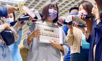 Nghi án tiêm vaccine AstraZeneca hết hạn cho dân rúng động đảo Đài Loan: Chính quyền lý giải sai sót Nghi án tiêm vaccine AstraZeneca hết hạn cho dân rúng động đảo Đài Loan: Chính quyền lý giải sai sót
