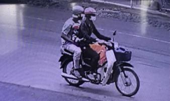 Hé lộ sự thật bất ngờ về 2 người đàn ông nghi chở theo bé trai 2 tuổi mất tích ở Bình Dương Hé lộ sự thật bất ngờ về 2 người đàn ông nghi chở theo bé trai 2 tuổi mất tích ở Bình Dương