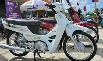 Honda Dream 125 màu trắng độc nhất cập bến Việt Nam, giá bán khiến Wave Alpha 'ngã ngửa' Honda Dream 125 màu trắng độc nhất cập bến Việt Nam, giá bán khiến Wave Alpha 'ngã ngửa'