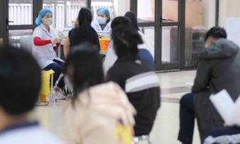 86 học sinh nhập viện sau tiêm vaccine COVID-19 ở Thanh Hoá 86 học sinh nhập viện sau tiêm vaccine COVID-19 ở Thanh Hoá