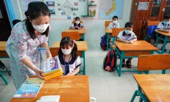 TPHCM tạm dừng việc đi học trực tiếp với học sinh lớp 1 và trẻ mẫu giáo 5 tuổi TPHCM tạm dừng việc đi học trực tiếp với học sinh lớp 1 và trẻ mẫu giáo 5 tuổi
