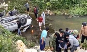 Xe bán tải lật ngửa dưới mương: 2 cán bộ thuế đã tử vong Xe bán tải lật ngửa dưới mương: 2 cán bộ thuế đã tử vong