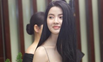 Khoảnh khắc công khai ngọt như mía lùi của Quang Hải và bạn gái, đàng trai trao ví - đàng gái đón lấy gọn bâng Khoảnh khắc công khai ngọt như mía lùi của Quang Hải và bạn gái, đàng trai trao ví - đàng gái đón lấy gọn bâng