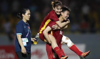 Những khoảnh khắc xúc động phía sau tinh thần thi đấu quật cường của đội tuyển nữ Việt Nam