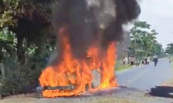 Ô tô đang chạy bất ngờ bốc cháy dữ dội, gia đình 4 người may mắn thoát nạn