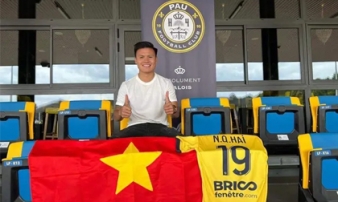 Quang Hải vượt qua kiểm tra y tế, ra mắt CLB ở Pháp cùng lá cờ đỏ sao vàng