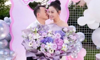 Shark Bình khoe loạt ảnh tổ chức sinh nhật cho Phương Oanh, dành tặng bạn gái nụ hôn cực ngọt
