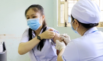 Tiêm vaccine COVID-19 xuyên Tết Quý Mão được hơn 30.000 liều
