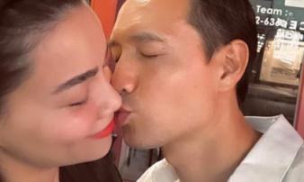 Hà Hồ hiếm hoi đánh lẻ hẹn hò cùng Kim Lý, khoảnh khắc khóa môi ngọt ngào khiến dân tình 'lụi tim' Hà Hồ hiếm hoi đánh lẻ hẹn hò cùng Kim Lý, khoảnh khắc khóa môi ngọt ngào khiến dân tình 'lụi tim'