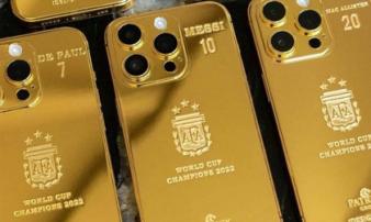 Messi bỏ ra 5 tỷ đồng mua iPhone dát vàng tặng các đồng đội Messi bỏ ra 5 tỷ đồng mua iPhone dát vàng tặng các đồng đội