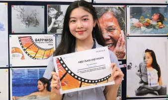 Con gái Quyền Linh khoe nhan sắc trong veo khi nhận giải Nhất cuộc thi ở trường, mẹ tiết lộ tính cách đặc biệt của bé