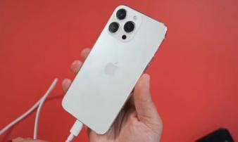 Mô hình iPhone 15 tiếp tục lộ diện trên tay: Thiết kế nay đã đẹp hơn, nhiều nâng cấp đáng trông đợi! Mô hình iPhone 15 tiếp tục lộ diện trên tay: Thiết kế nay đã đẹp hơn, nhiều nâng cấp đáng trông đợi!