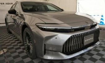 Toyota Crown sedan bản thương mại lần đầu xuất hiện ngoài đời thực: Như crossover hạ gầm Toyota Crown sedan bản thương mại lần đầu xuất hiện ngoài đời thực: Như crossover hạ gầm