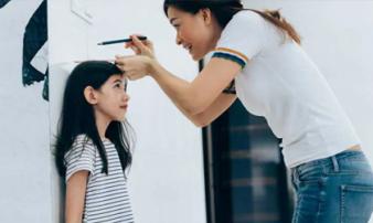 Bác sĩ chia sẻ 3 sai lầm bố mẹ thường mắc ảnh hưởng đến sự phát triển chiều cao của con Bác sĩ chia sẻ 3 sai lầm bố mẹ thường mắc ảnh hưởng đến sự phát triển chiều cao của con