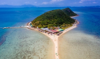 Con đường đi bộ giữa biển nổi tiếng nhất Việt Nam nằm ở tỉnh nào?